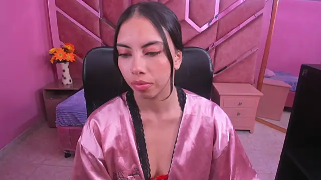 Alana_Hotterr webcam