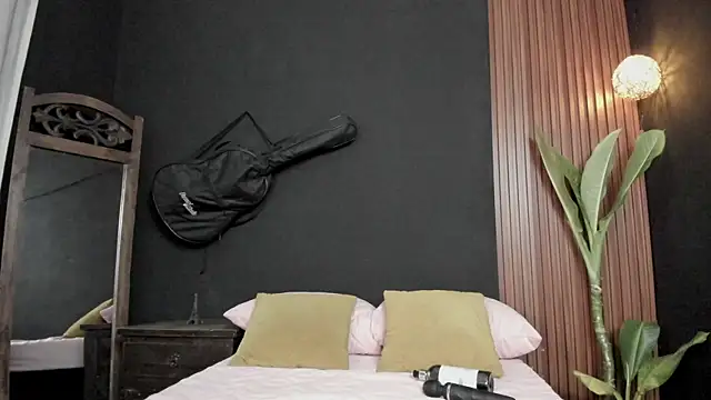 luna_sunflower__ webcam