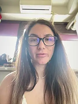 Webcam Model (HotXMom_)  is live.Free join now!