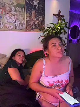 poli_amor2025 - Poli_amor2025's free webcam - UK Sex Cams