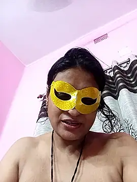 Gullapi Stripchat cam model