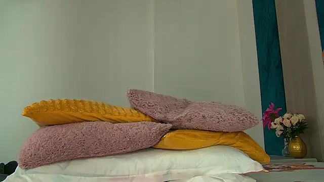 foxxxy_milf - Foxxxy_MILF's free webcam - UK Sex Cams