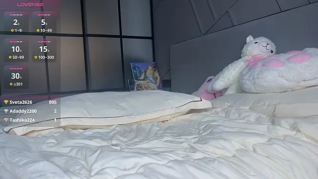 MiraJuicyJune webcam