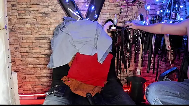 Liltildeman_moon webcam