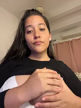 Webcam Model (Nhefertary)  is live.Free join now!