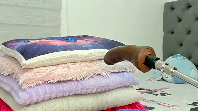 Elizabeth_18_ webcam