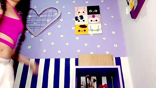 PetiteIvoryQueen19 webcam