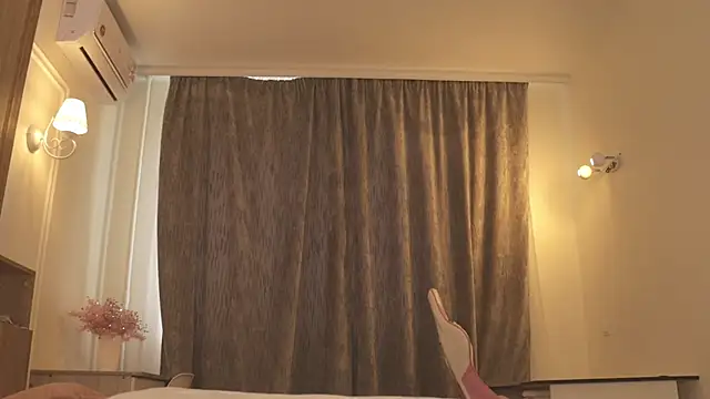 miathaine - MiaThaine's free webcam - UK Sex Cams