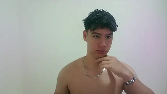 zeus_181 - Zeus_181's free webcam - UK Sex Cams
