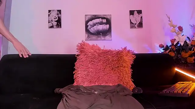 PervertedMissCloe webcam