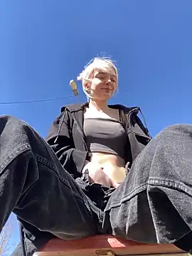aka_Blonde webcam