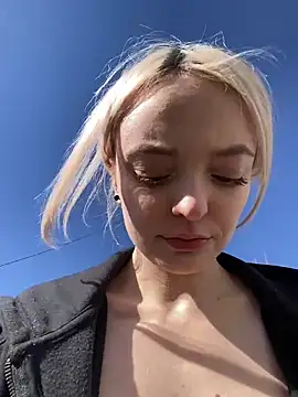 aka_Blonde webcam