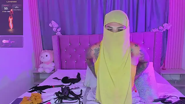 nayla-mouna - Nayla-Mouna's free webcam - UK Sex Cams