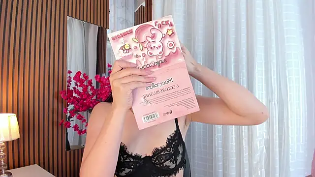 VictoriaKyros webcam