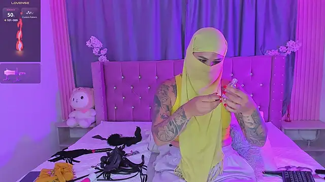 nayla-mouna - Nayla-Mouna's free webcam - UK Sex Cams