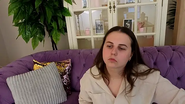 mikafoxy - MikaFoxy's free webcam - UK Sex Cams