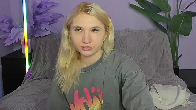 Kitty_Blondie webcam