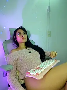 NayeCloud live sex cam