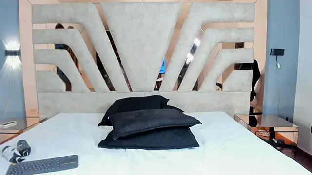 REINA_ADAHARA's live cam