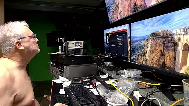 ButtCrackShowing-OOPS