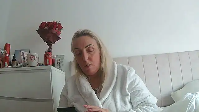 theblondecocklover webcam