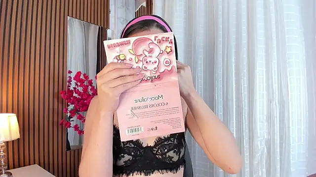 VictoriaKyros webcam