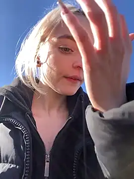 aka_Blonde webcam