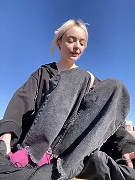 aka_Blonde webcam