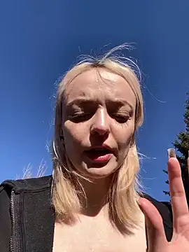 aka_Blonde live webcam