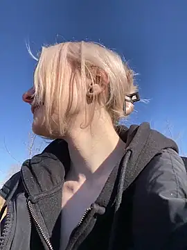 aka_Blonde webcam