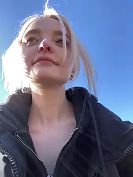 aka_Blonde webcam