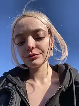 aka_Blonde webcam