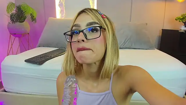 mia_watsonn_ - Mia_watsonn_'s free webcam - UK Sex Cams