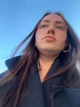 KiraSunshine Stripchat cam model