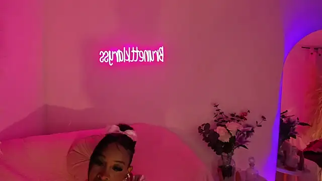 bruneettklaryss webcam