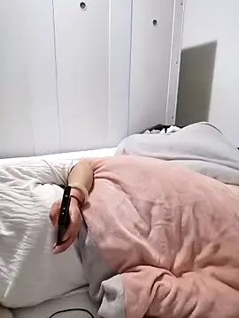 mimi2052 - Mimi2052's free webcam - UK Sex Cams