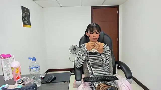 Aisha_hotts777 webcam