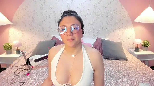 Angelie_Rosebrm webcam