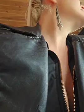 MILFBARBY's Stripchat show and profile