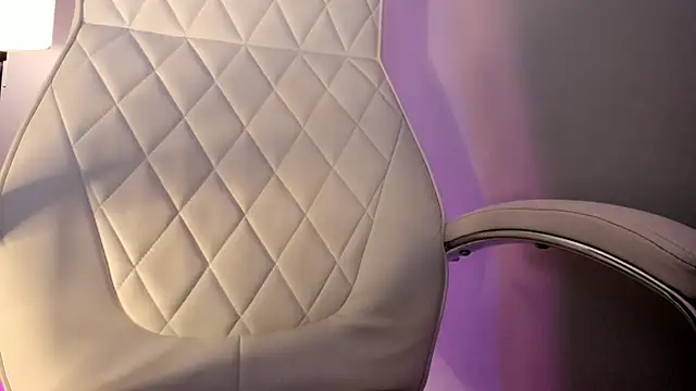 akura011's Stripchat show and profile