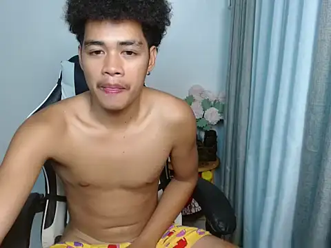 curlyasian_njxx webcam