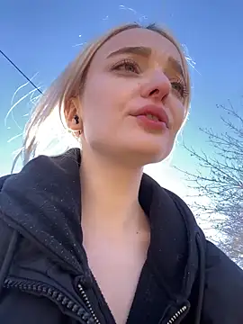 aka_Blonde webcam