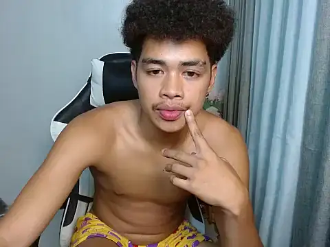 curlyasian_njxx webcam