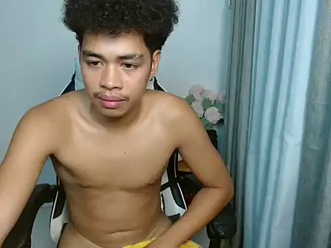 curlyasian_njxx webcam