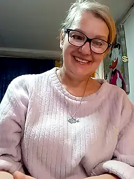 irinamaux Stripchat cam model