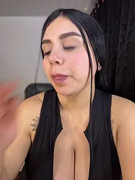 Im-Ali Stripchat cam model