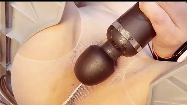 Tinababay Stripchat cam model