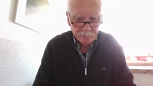 super-snoopy (M grandpa) - fucking my Dildo