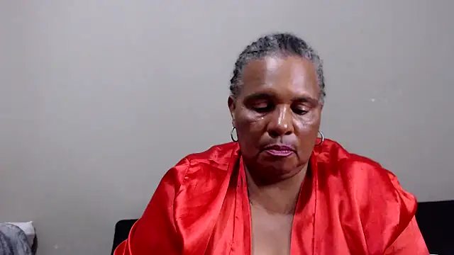 GrandBustyMelon webcam