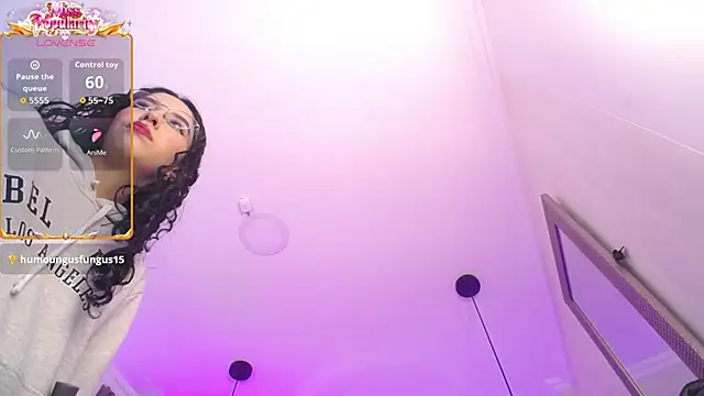 adult web cam Amara Davis1